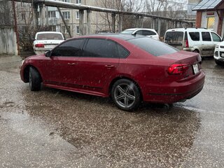 2016 Volkswagen Passat (North America and China) I Рестайлинг, пурпурный, 1730000 рублей, вид 2