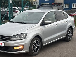 2016 Volkswagen Polo V Рестайлинг, серебристый, 900000 рублей, вид 3