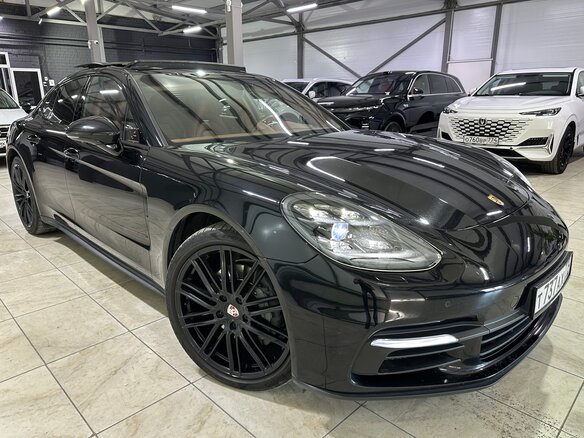 2017 Porsche Panamera 4S II, чёрный, 5850000 рублей - вид 4