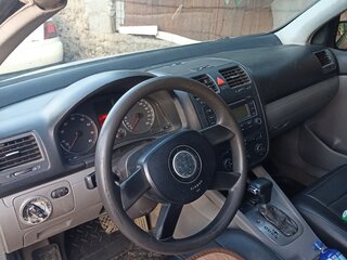 2004 Volkswagen Golf V, серебристый, 450000 рублей, вид 4
