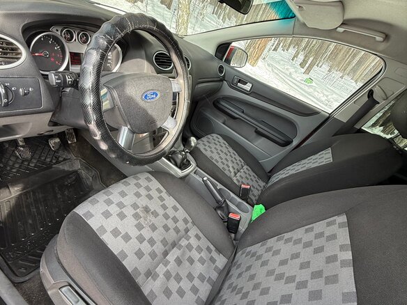 2008 Ford Focus II Рестайлинг, красный, 400000 рублей - вид 7