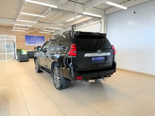 2019 Toyota Land Cruiser Prado 150 Series Рестайлинг 2, чёрный, 4849900 рублей, вид 4