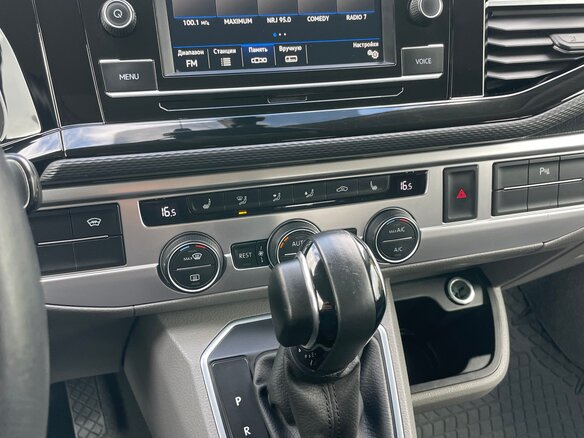 2020 Volkswagen Caravelle T6 Рестайлинг, серый, 4000000 рублей - вид 15