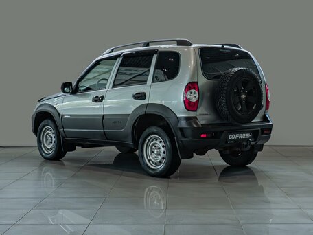2016 Chevrolet Niva I Рестайлинг, серебристый, 620000 рублей, вид 2