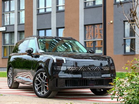 Lynk & Co 900