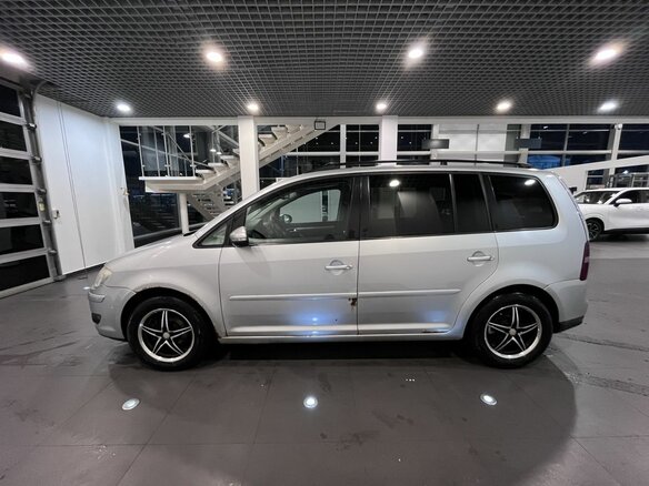 2010 Volkswagen Touran I Рестайлинг, серебристый - вид 5
