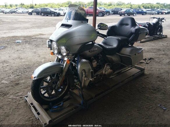 2015 Harley-Davidson Electra Glide, белый - вид 3
