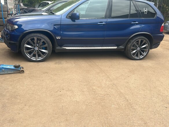2005 BMW X5 4.8is I (E53) Рестайлинг, синий - вид 4