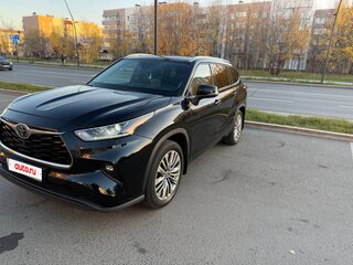 2020 Toyota Highlander IV (XU70), чёрный, 6000000 рублей, вид 1