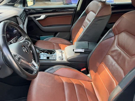 2019 Volkswagen Touareg III, коричневый, 4300000 рублей, вид 4