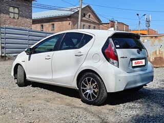2016 Toyota Aqua I Рестайлинг, белый, 835000 рублей, вид 5