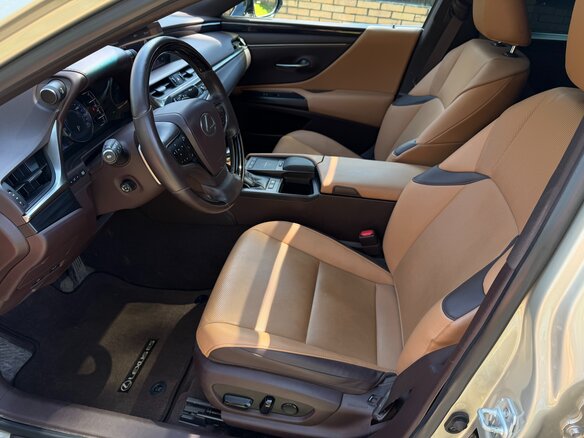 2021 Lexus ES 300h VII Рестайлинг, серый, 4150000 рублей - вид 26