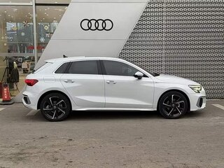 2022 Audi A3 Sportback 35 TFSI IV (8Y), белый, 1888505 рублей, вид 4