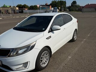 2013 Kia Rio 4-speed III, белый, 880000 рублей, вид 1