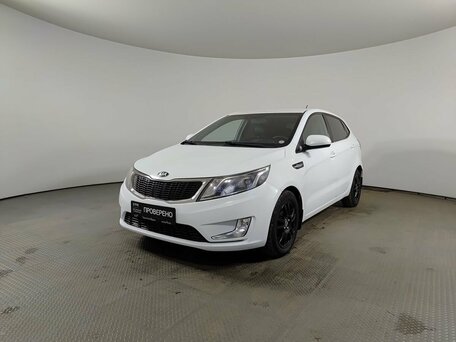 2013 Kia Rio 5-speed III, белый, 696000 рублей, вид 1