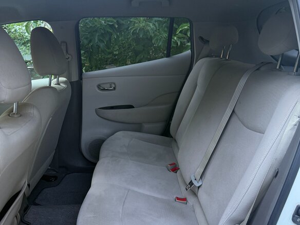 2012 Nissan Leaf (EM61) I (ZE0/AZE0), белый, 950000 рублей - вид 19