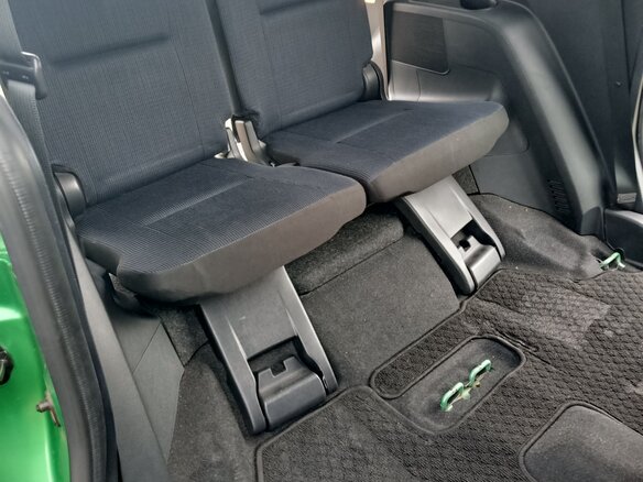 2017 Toyota Sienta II, зелёный, 1520000 рублей - вид 13