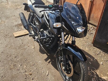2021 Bajaj Pulsar 180, чёрный, 160000 рублей, вид 2