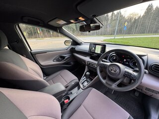 2020 Toyota Yaris IV, белый, 1550000 рублей, вид 5