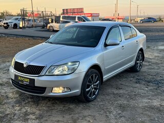 2010 Skoda Octavia DSG7 II (A5) Рестайлинг, серебристый, 650000 рублей, вид 2