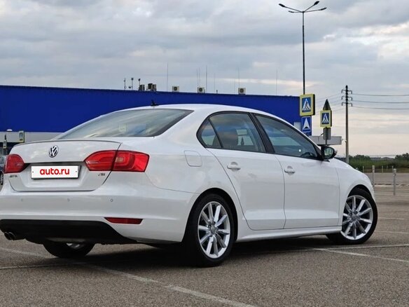 2014 Volkswagen Jetta VI, белый - вид 3