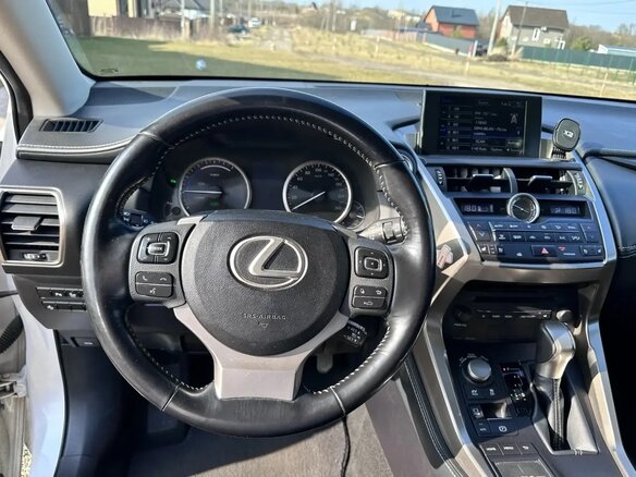 2017 Lexus NX 300h I Рестайлинг, белый, 2950000 рублей - вид 8