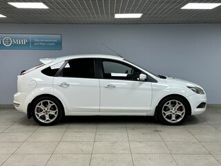 2010 Ford Focus II Рестайлинг, белый, 530000 рублей, вид 4