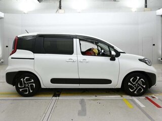 2024 Toyota Sienta III, белый, 1100000 рублей, вид 4