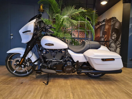 2025 Harley-Davidson Street Glide, белый, 3800000 рублей, вид 2