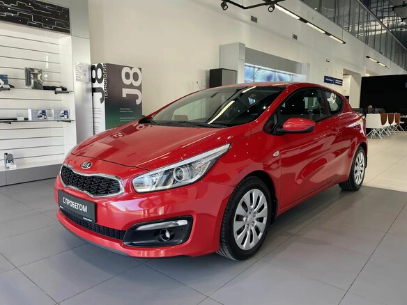 2017 Kia Ceed II Рестайлинг, красный, 1100000 рублей