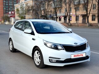 2017 Kia Rio III Рестайлинг, белый, 1150000 рублей, вид 4