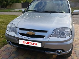 2015 Chevrolet Niva I Рестайлинг, серебристый, 550000 рублей, вид 1