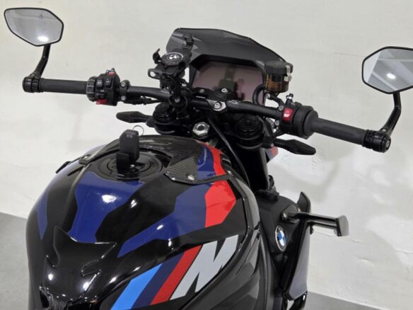 2023 BMW M 1000 R, чёрный, 2100000 рублей - вид 2