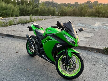 2014 Kawasaki Ninja 300, зелёный, 350000 рублей, вид 1