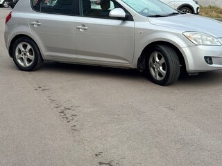 2009 Kia Ceed I, серебристый, 570000 рублей, вид 4