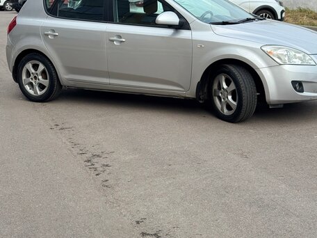 2009 Kia Ceed I, серебристый, 570000 рублей, вид 4