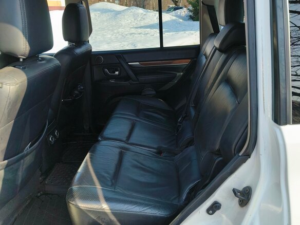 2008 Mitsubishi Pajero IV, белый - вид 12