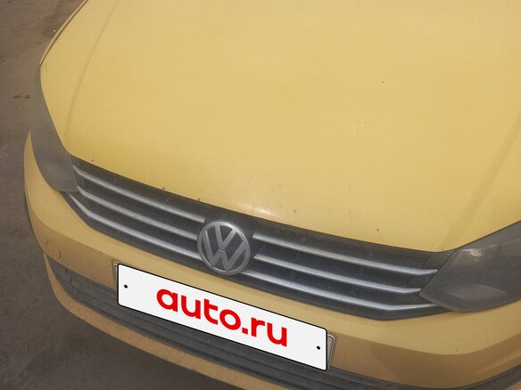 2018 Volkswagen Polo V Рестайлинг, жёлтый, 500000 рублей