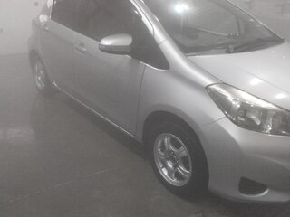 2014 Toyota Vitz III (XP130), серый, 880000 рублей, вид 4