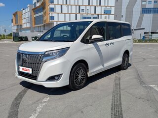 2017 Toyota Esquire I Рестайлинг, белый, 1900000 рублей, вид 1
