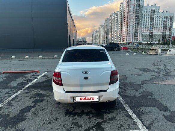2013 Lada (ВАЗ) Granta I, белый, 320000 рублей - вид 3