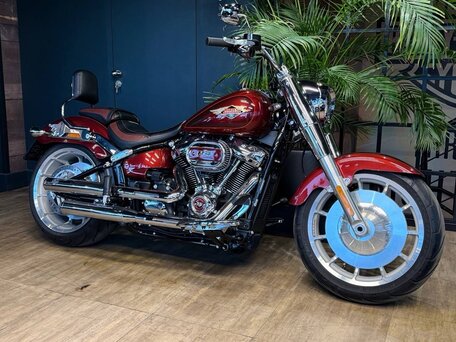 2023 Harley-Davidson Fat Boy, пурпурный, 3550000 рублей, вид 4
