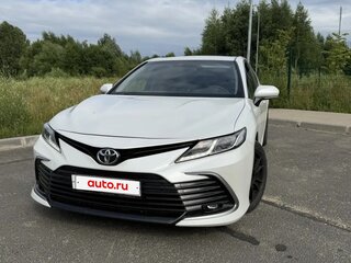 2021 Toyota Camry VIII (XV70) Рестайлинг, белый, 2400000 рублей, вид 2
