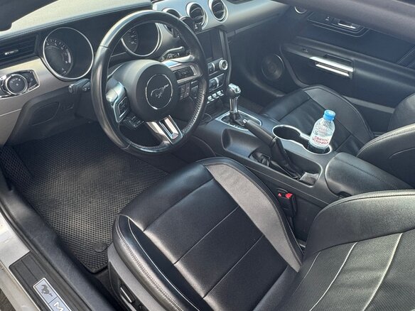 2022 Ford Mustang VI Рестайлинг, серебристый, 2550000 рублей - вид 9