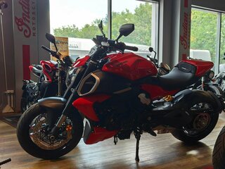 2023 Ducati Diavel V4, красный, 2350000 рублей, вид 4