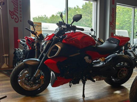 2023 Ducati Diavel V4, красный, 2350000 рублей, вид 4
