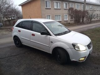 2010 Kia Rio II Рестайлинг, белый, 380000 рублей, вид 3