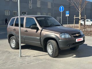 2013 Chevrolet Niva I Рестайлинг, коричневый, 650000 рублей, вид 1