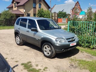 2015 Chevrolet Niva I Рестайлинг, серебристый, 360000 рублей, вид 2