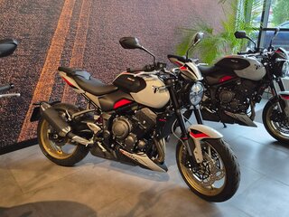 2026 Triumph Trident 800, серый, 1590000 рублей, вид 3